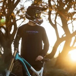 MAILLOT MANCHES LONGUES COMMENCAL CORPORATE BLACK 13 MAILLOT MANCHES LONGUES COMMENCAL CORPORATE BLACK -BIKE Soldes 2023 T22MLCORBK 05 2000