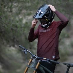 MAILLOT MANCHES LONGUES COMMENCAL ESSENTIAL RED DIRT -BIKE Soldes 2023 T22MLESSRDDI 07 2000